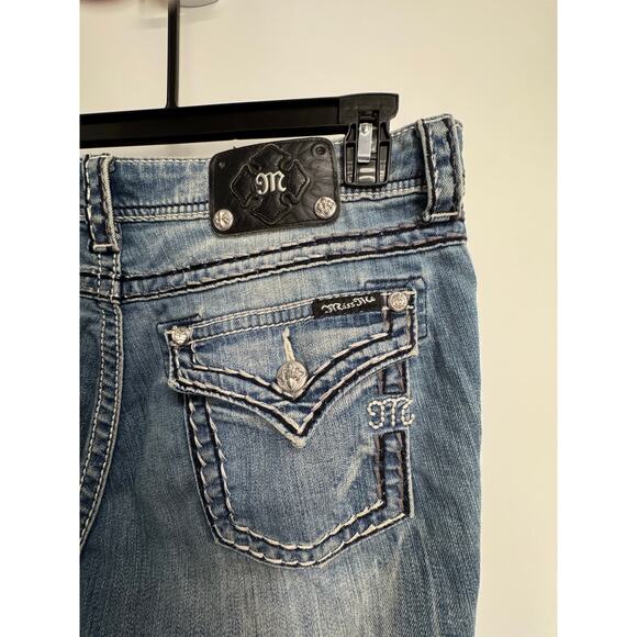 Miss Me Women's JB5014P89 Boyfriend Distressed Capri Jeans - Size 28x24 - Picture 4 of 9